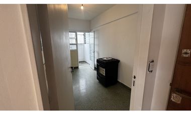 Venta tres ambientes con lavadero - piso alto vista abierta - flores