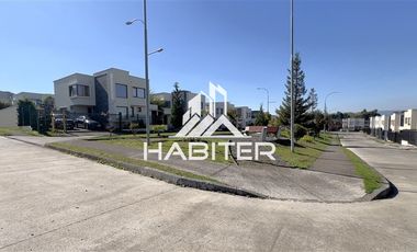 Casa en Venta en COD39899 Ubicada en Cumbres del Sur, cercana a colegios, supermercados y Clínica Mayor