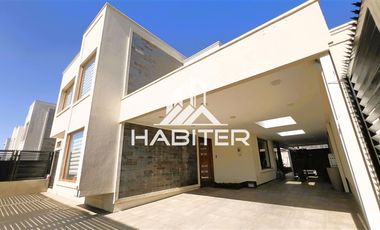 Casa en Venta en COD39899 Ubicada en Cumbres del Sur, cercana a colegios, supermercados y Clínica Mayor