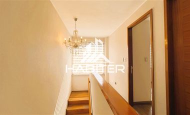 Casa en Venta en COD39899 Ubicada en Cumbres del Sur, cercana a colegios, supermercados y Clínica Mayor