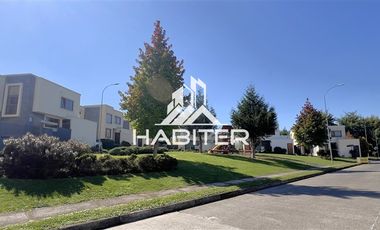 Casa en Venta en COD39899 Ubicada en Cumbres del Sur, cercana a colegios, supermercados y Clínica Mayor