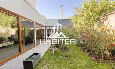 Casa en Venta en COD39899 Ubicada en Cumbres del Sur, cercana a colegios, supermercados y Clínica Mayor