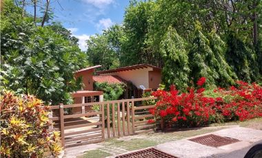 SE VENDE CASA EN LOS LIRIOS (VIA AL VALLE DE ANTON)