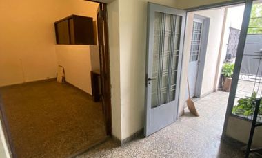 Departamento Tipo Casa en alquiler en Lanus Este