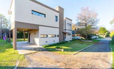 CASA 4 DORMITORIOS GALPON PILETA COUNTRY LOGARITMO