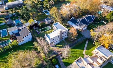 CASA 4 DORMITORIOS GALPON PILETA COUNTRY LOGARITMO