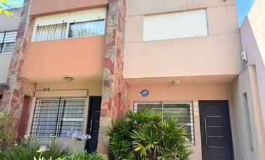 VENTA DUPLEX 3 AMB C/ JARDÍN Y COCHERA - MORÓN