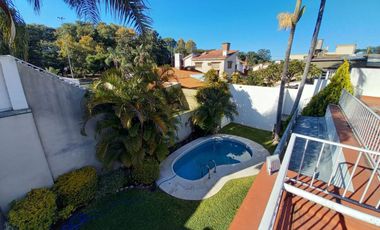 REMAX vende Casa de Categoria. Excelente ubicación