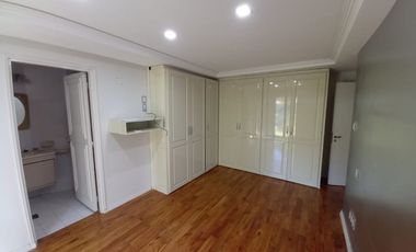 REMAX vende Casa de Categoria. Excelente ubicación