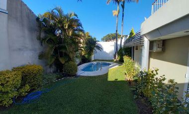 REMAX vende Casa de Categoria. Excelente ubicación