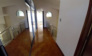 REMAX vende Casa de Categoria. Excelente ubicación