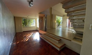 REMAX vende Casa de Categoria. Excelente ubicación