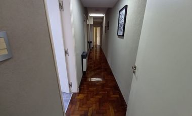 REMAX vende Casa de Categoria. Excelente ubicación