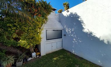 REMAX vende Casa de Categoria. Excelente ubicación