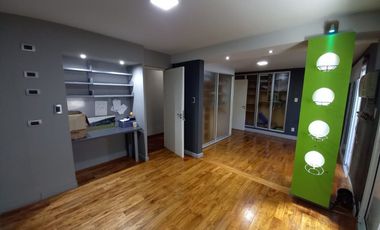 REMAX vende Casa de Categoria. Excelente ubicación