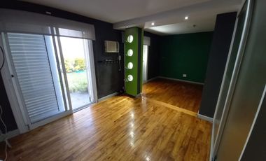 REMAX vende Casa de Categoria. Excelente ubicación