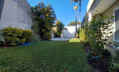 REMAX vende Casa de Categoria. Excelente ubicación