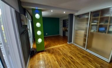 REMAX vende Casa de Categoria. Excelente ubicación