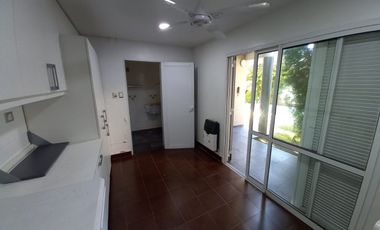 REMAX vende Casa de Categoria. Excelente ubicación