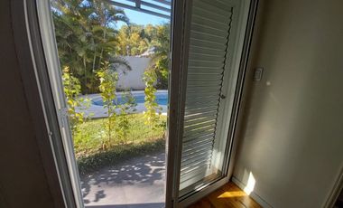 REMAX vende Casa de Categoria. Excelente ubicación