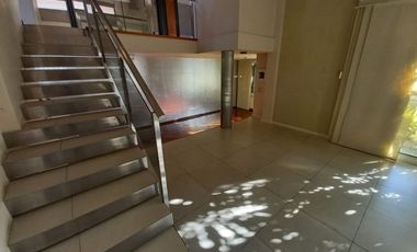 REMAX vende Casa de Categoria. Excelente ubicación