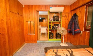 3 departamentos y galpón. SE VENDE