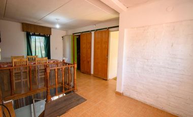 3 departamentos y galpón. SE VENDE