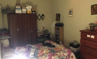 3 departamentos y galpón. SE VENDE