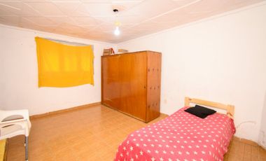 3 departamentos y galpón. SE VENDE