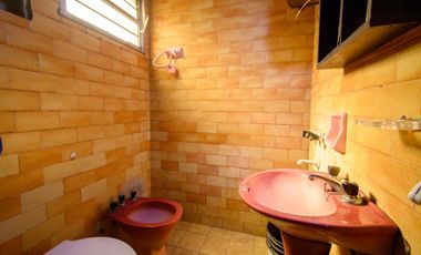 3 departamentos y galpón. SE VENDE