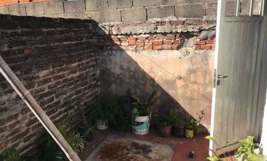 3 departamentos y galpón. SE VENDE
