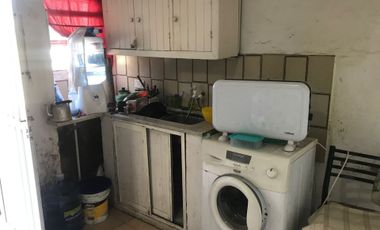 3 departamentos y galpón. SE VENDE