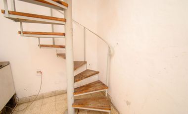 3 departamentos y galpón. SE VENDE
