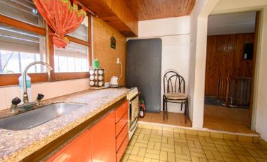 3 departamentos y galpón. SE VENDE