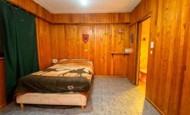 3 departamentos y galpón. SE VENDE
