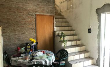 3 departamentos y galpón. SE VENDE