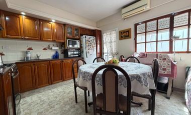 VENTA TRIPLEX 4 AMB/ VILLA LUGANO COCHERA PATIO