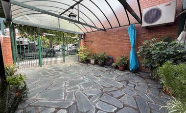 VENTA TRIPLEX 4 AMB/ VILLA LUGANO COCHERA PATIO