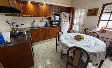 VENTA TRIPLEX 4 AMB/ VILLA LUGANO COCHERA PATIO