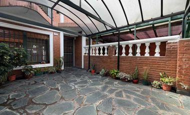 VENTA TRIPLEX 4 AMB/ VILLA LUGANO COCHERA PATIO
