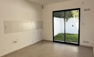 VENTA CASITA 2 DORM BARRIO PARQUE