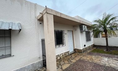 Casa 3 ambientes con cochera + Depto