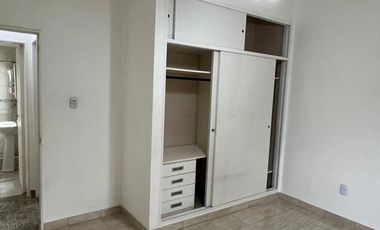 Casa 3 ambientes con cochera + Depto