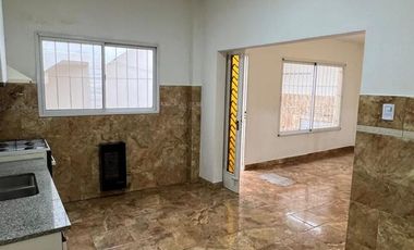 Casa 3 ambientes con cochera + Depto