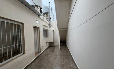 Casa 3 ambientes con cochera + Depto