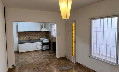 Casa 3 ambientes con cochera + Depto