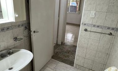 Casa 3 ambientes con cochera + Depto