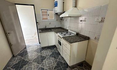 Casa 3 ambientes con cochera + Depto