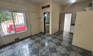 Casa 3 ambientes con cochera + Depto