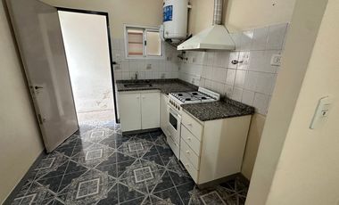 Casa 3 ambientes con cochera + Depto